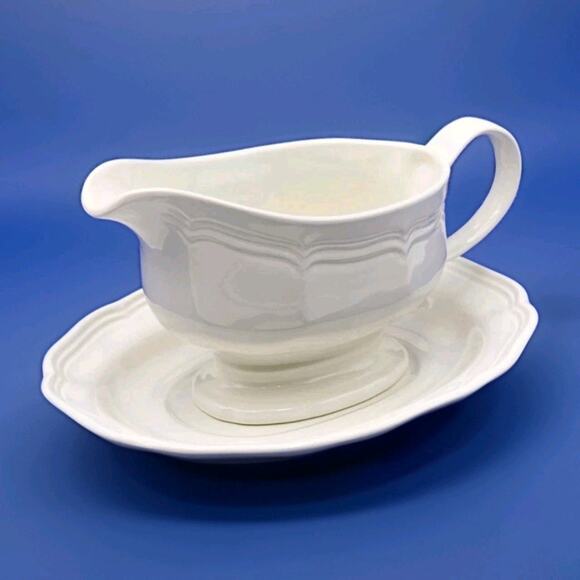 Mikasa French Countryside White Gravy Boat and Underplate F 9000 SHIPS FAST - Picture 3 of 16